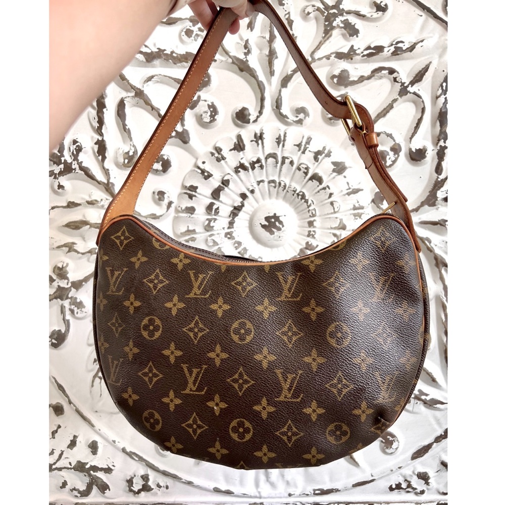 Louis Vuitton Croissant MM. Discontinued, brown monogram canvas, shoulder bag.